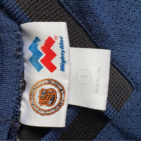 Toddler Toronto Maple Leafs NHL Hockey Jersey โ Size 3T - Picture 3 of 3